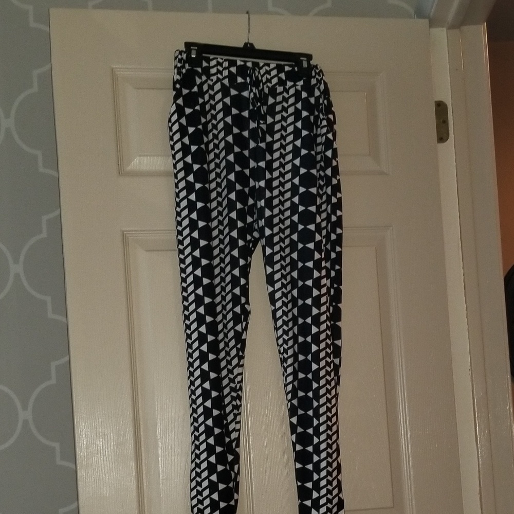 Black/cream pants